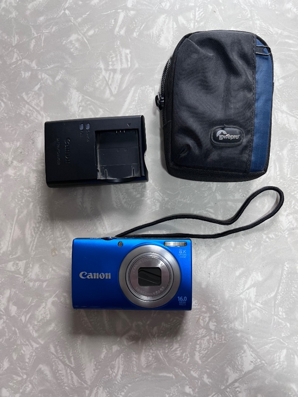 Canon PowerShot A4000 IS 16MP Blue Compact Camera 8x Zoom w/ Charger Case